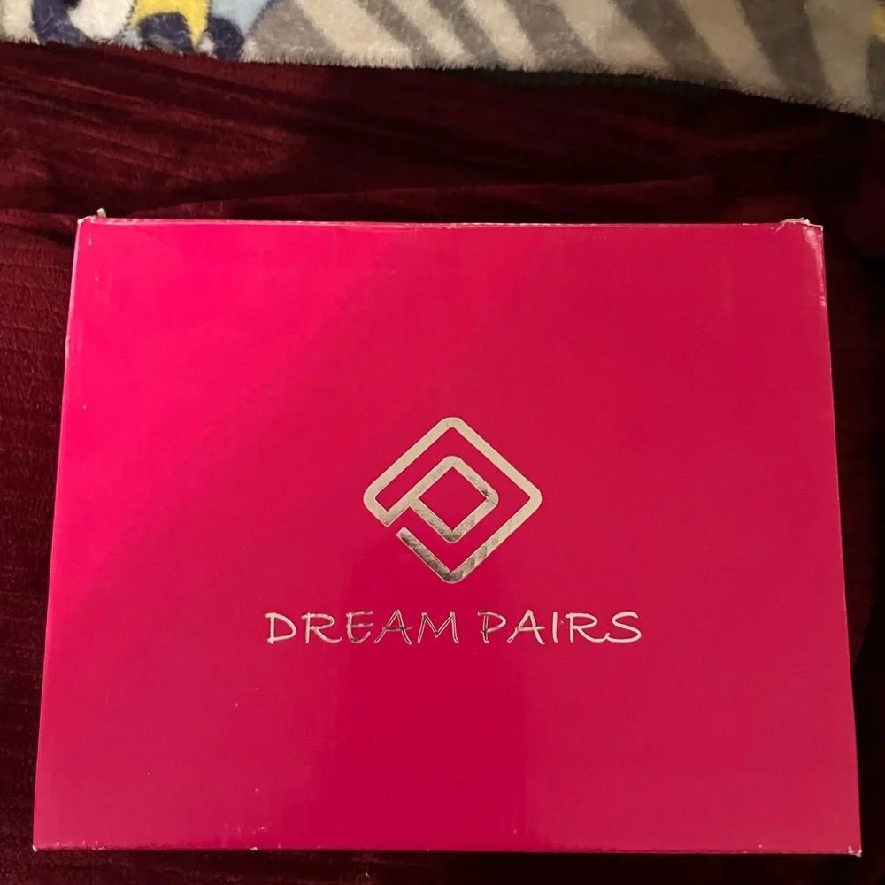Dream Pairs Women's Tan Heels- Hardly Used still in good condition.